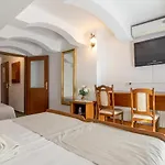 Hotel Jagodic Garni 3*