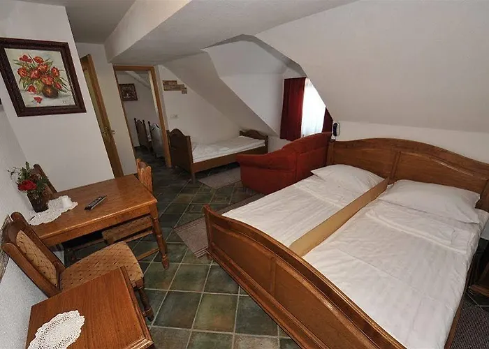 Jagodic Garni ツェルクニェ・ナ・ゴレニスケム