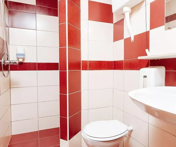 Отель Jagodic Garni Церклье-на-Гореньскем