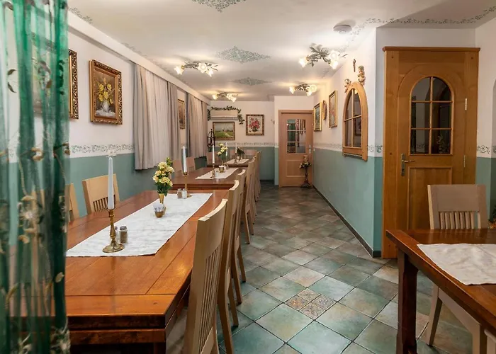 Jagodic Garni 3* ツェルクニェ・ナ・ゴレニスケム